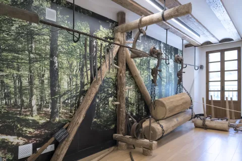 Interior de la exposicion de Kultur Ola en la Fabrica de Armas de Orbaizeta.