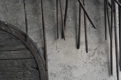 Detalle de herramientas de forja tradicional navarra.
