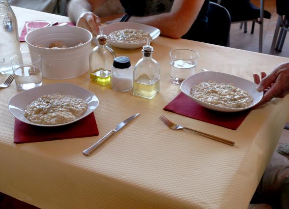 Comida tradicional en granja escuela de Ultzama.