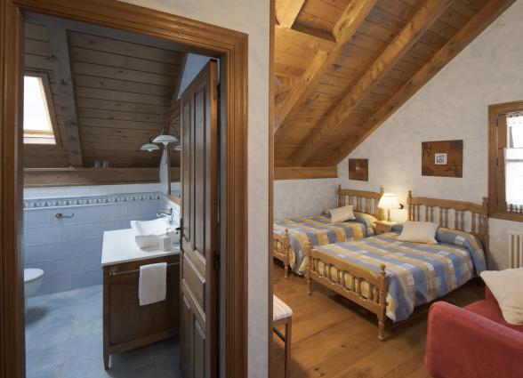 Interior de habitación rústica