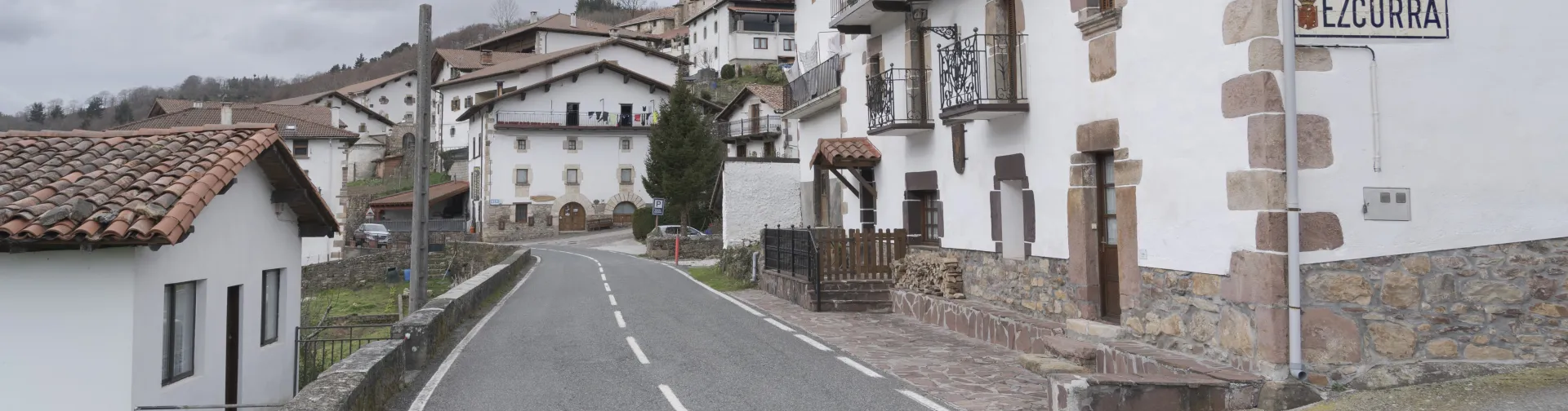 Vista general del pueblo de Ezkurra.