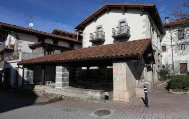 Lavadero tradicional antiguo en Lekunberri.