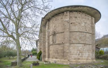 Iglesia románica de Zamartze, construcción de piedra de sillería.