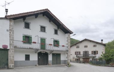 Fachada de casas tradicionales en Zilbeti.